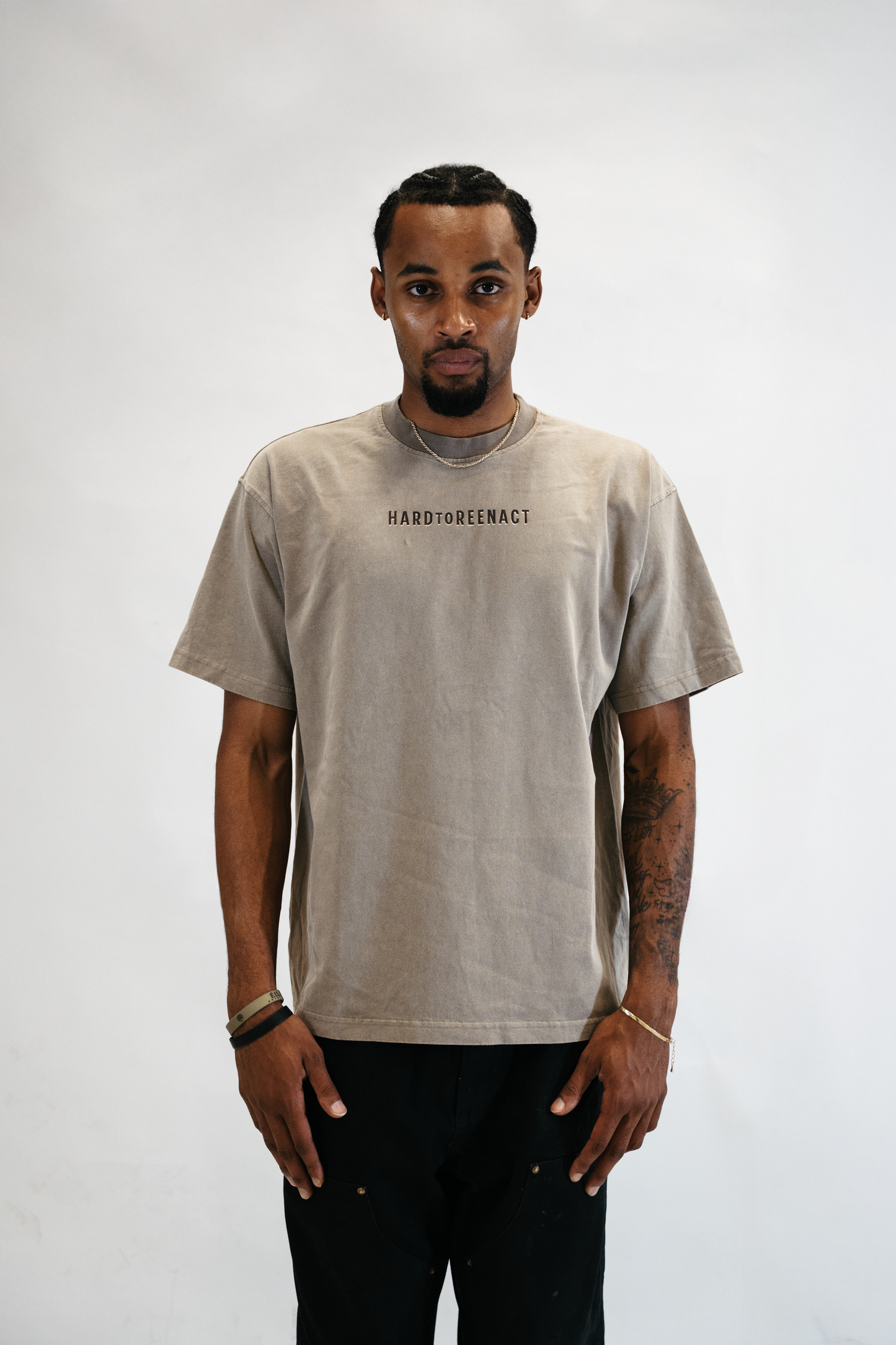 TWO-TONE KHAKI TEE